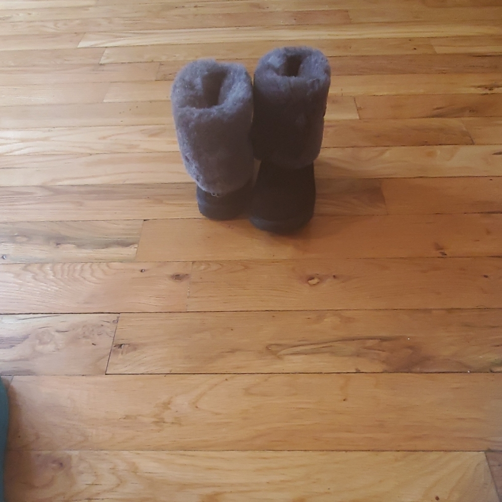 Boots - Picture 2 of 4